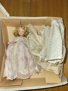 lot 255 image: Vintage Nancy Ann Storybook Bisque Doll with Extra Outfits