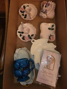 lot 258 image: Collection of Ceramic and Porcelain Decor Pieces