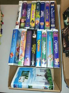 lot 266 image: Collection of 17 Disney and Classic VHS Tapes