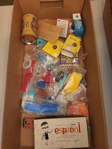 lot 267 image: Assorted Vintage Toys and Collectibles Set