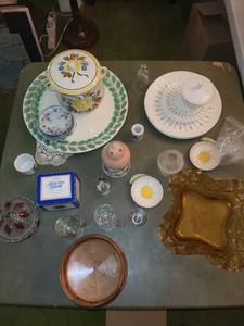 lot 268 image: Vintage Midcentury Porcelain and Glass Dishware Collection