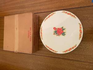 lot 279 image: Vintage Swiss Musical Happy Birthday Cake Plate with Original Box