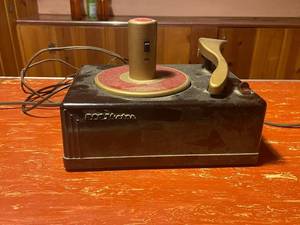 lot 304 image: Vintage RCA Victor Record Changer Model 45-J-3