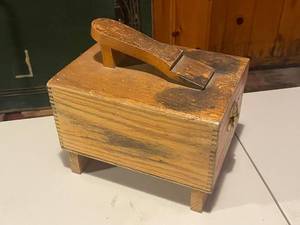 lot 329 image: Vintage Griffin Shinmaster Shoe Shine Box with Accessories