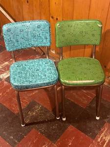lot 339 image: Pair of Vintage Dinette Chairs with Replacement Seats and Backs