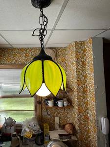 lot 293 image: Vintage Lime Green Slag Glass Hanging Tulip Pendant Light - Buyer to remove