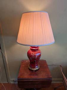 lot 501 image: Vintage Floral Ceramic Table Lamp with Red Finish