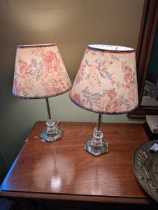 lot 510 image: Pair of Floral Glass Table Lamps with Shades