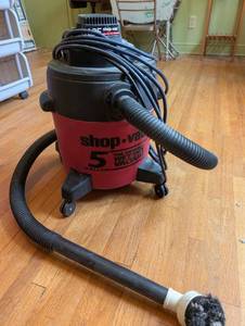 lot 517 image: Used Shop-Vac 5 Gallon WetDry Vacuum