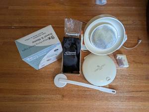 lot 524 image: Mixed Home Grooming and Cleaning Set with Mirror Light and Accessories