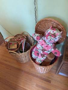 lot 525 image: Collection of Wicker Baskets and Plush Toys