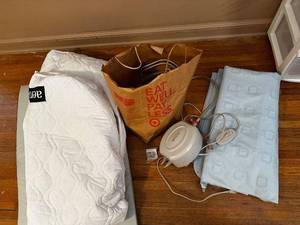 lot 539 image: AeroBed Inflatable Mattress Pump and Accessories