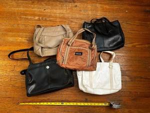 lot 542 image: Set of 5 Vintage Womens Handbags