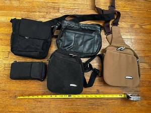 lot 543 image: Set of 5 Crossbody and Shoulder Bags Collection