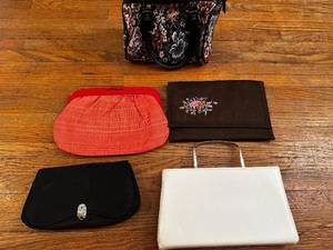 lot 544 image: Set of 5 Vintage Handbags and Clutches