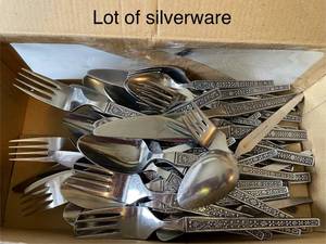 lot 15 image: Lot of Silverware - United Silver Co Stainless Japan Cutlery Set