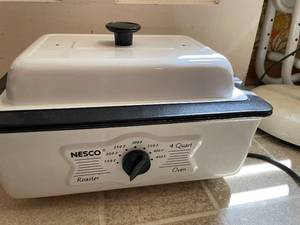 lot 23 image: Nesco 4-Quart Roaster Oven with Adjustable Temperature Control