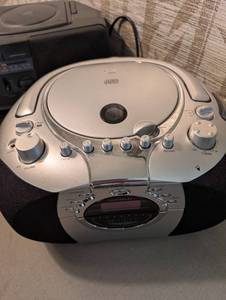 lot 195 image: Sony CFD-V10 CD Radio Cassette-Corder with Mega Bass