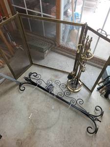 lot 331 image: Set of Brass Fireplace Tools with Screen