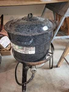 lot 332 image: Propane Outdoor Cooker with Pot and Strainer