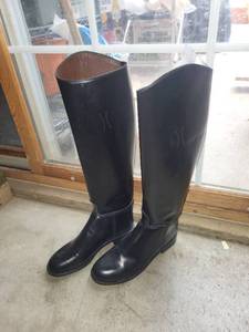 lot 403 image: Pair of All Leather Black Riding Boots Size 8.5