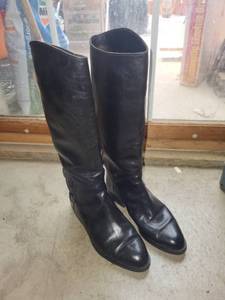 lot 404 image: Joan & David Handmade Italian Leather Riding Boots, Size 39