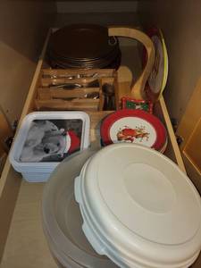 lot 412 image: Assorted Holiday Dinnerware Set with Flatware