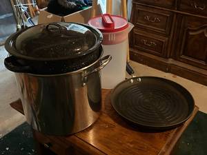 lot 29 image: Set of Cooking Utensils Including Stainless Steel Stockpot and Accessories