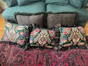 lot 37 image: Set of 5 Vintage Decorative Throw Pillows with Tapestry Designs