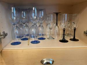 lot 47 image: Eclectic Collection of Assorted Wine and Champagne Glasses