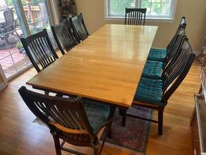 lot 58 image: Solid Wood Dining Table with 8 Matching Chairs and Cushions