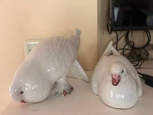 lot 66 image: Pair of Italian Ceramic Dove Figurines