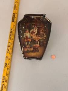 lot 82 image: Antique D. S. Perrin & Company Biscuit and Candy Tin