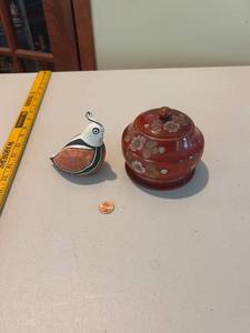 lot 83 image: New Mexico Native American Quail Bird Figurine & Mexican Covered Jar