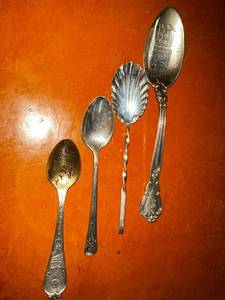 lot 87 image: Assorted Collection of 4 Sterling Silver Souvenir Spoons - 46 grams