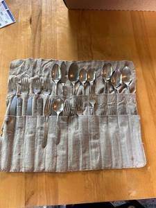 lot 95 image: Set of Wm A Rogers A1 Plus Oneida Ltd Silverware Flatware