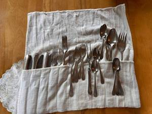 lot 96 image: Set o Vintage Community Plate Silverware Pieces