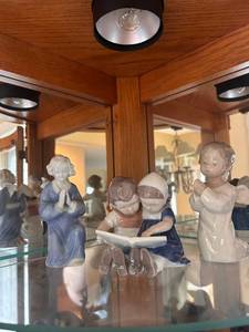 lot 100 image: Collection of 3 Lladro and Danish Porcelain Figurines with Mini Plate