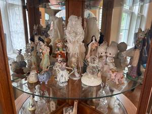 lot 102 image: Collection of Figurines including German, Porcelain, Precious Moments and Kutani