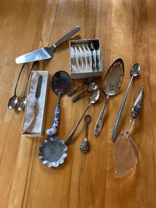 lot 109 image: Collection of Antique and Vintage Serving Utensils