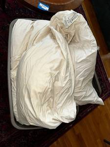 lot 119 image: 60x80 Queen Size White Goose Down Comforter by Pillowtex