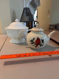 lot 161 image: Lenox Cardinal Teapot and White Covered Jar Set