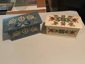 lot 381 image: Pair of Decorative Norwegian Rosemaling Keepsake Boxes by Winnie Fernstrom
