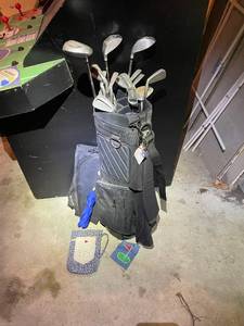 lot 387 image: Complete Set of Golf Clubs with Bag