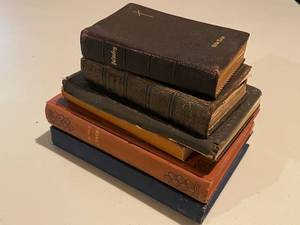 lot 421 image: Collection of 6 Antique Books with Variety of Covers including Religious and Norwegian