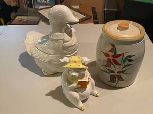 lot 423 image: Set of 3 Ceramic Containers Goose, Pig, and Floral