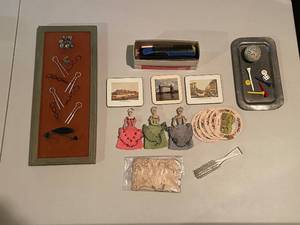 lot 424 image: Assorted Collection of Vintage Jewelry Accessories and Decor Pieces