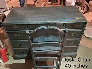 lot 488 image: Vintage Wooden Desk and Chair Set - 40 Inches