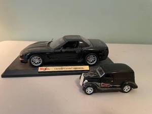 lot 517 image: Set of 2 Diecast Model Cars Maisto Chevrolet Corvette and Custom Hot Rod