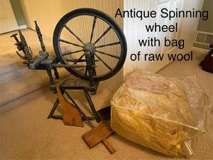lot 522 image: Antique Spinning Wheel with Bag of Raw Wool